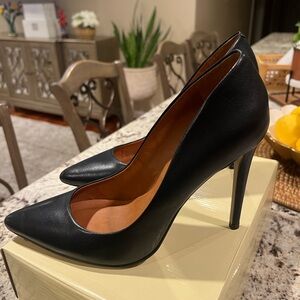 Elegant Black Stiletto pumps Heels